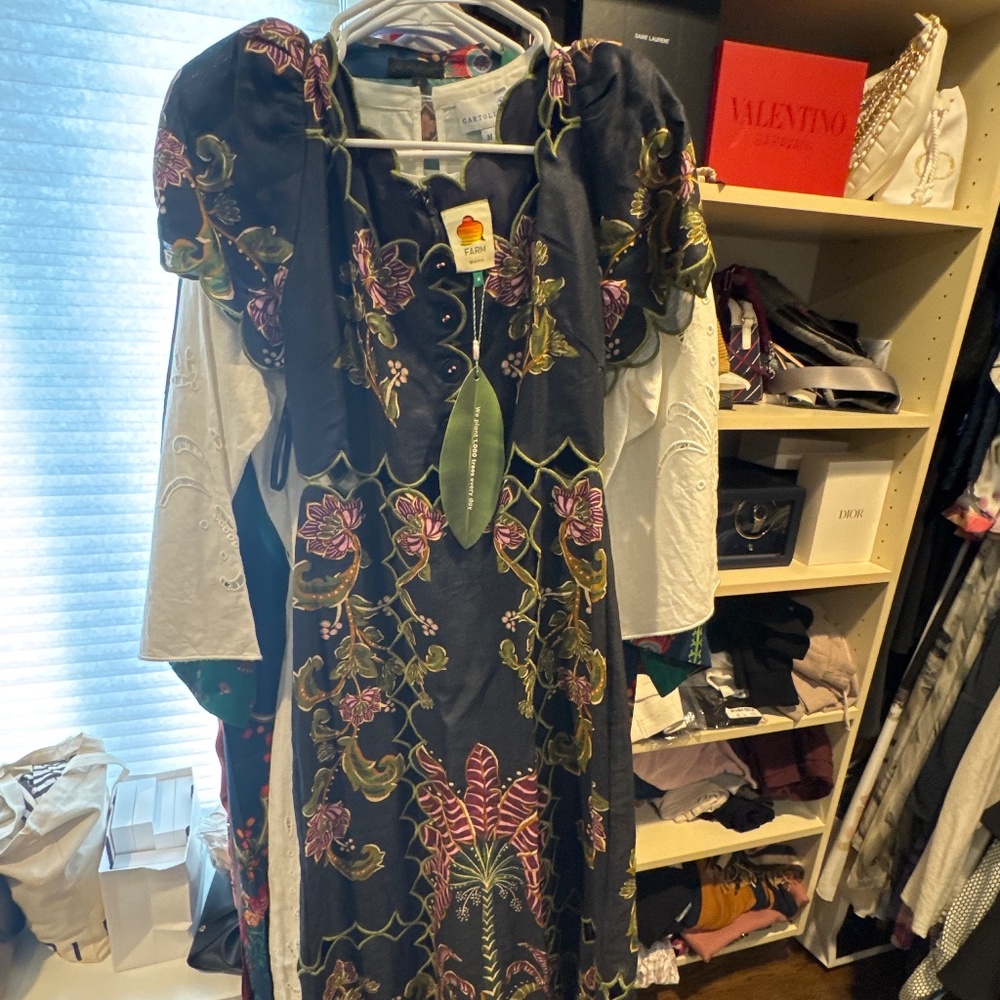 NWT Beautiful farm rio dress with cutout pattern